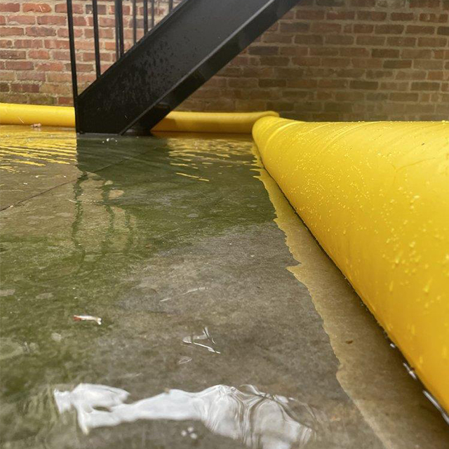 barrera de agua para inundaciones, tubos de desv&iacute;o de agua de PVC, protecci&oacute;n contra inundaciones, barrera contra inundaciones llena de agua, tubo contra inundaciones, barrera contra inundaciones, presa de puerta,