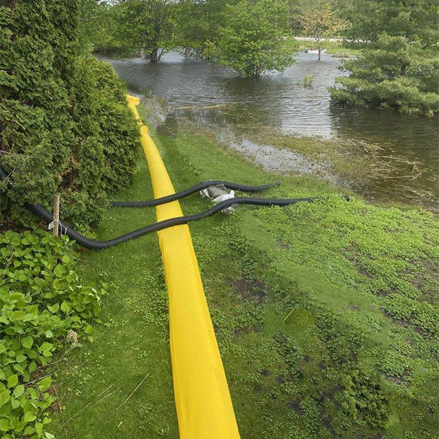 barrera de agua para inundaciones, tubos de desv&iacute;o de agua de PVC, protecci&oacute;n contra inundaciones, barrera contra inundaciones llena de agua, tubo contra inundaciones, barrera contra inundaciones, presa de puerta,