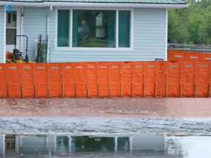 Muro de barrera de inundación naranja instantáneo