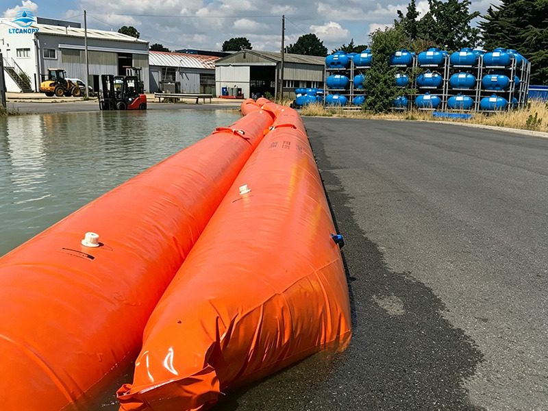 Barrera contra inundaciones llena de agua inflable de múltiples formas