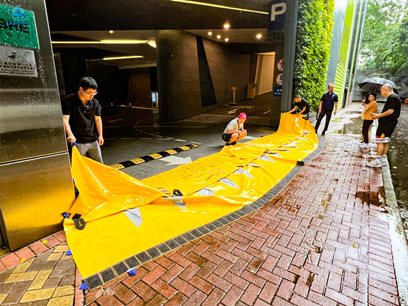 Barrera contra inundaciones autolevantable Water Gate: protección contra inundaciones portátil activada por agua