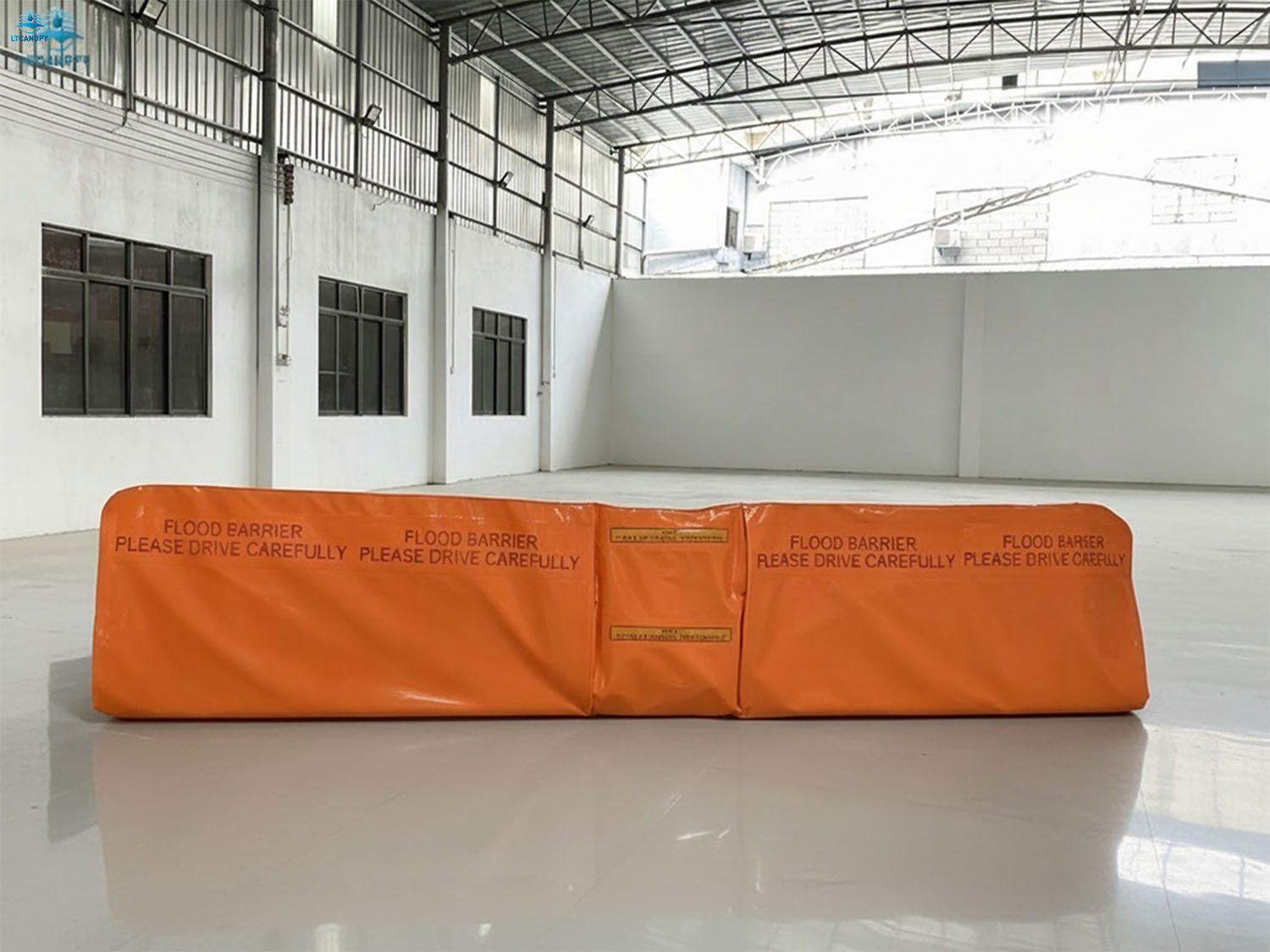 Barrera contra inundaciones residencial con puerta